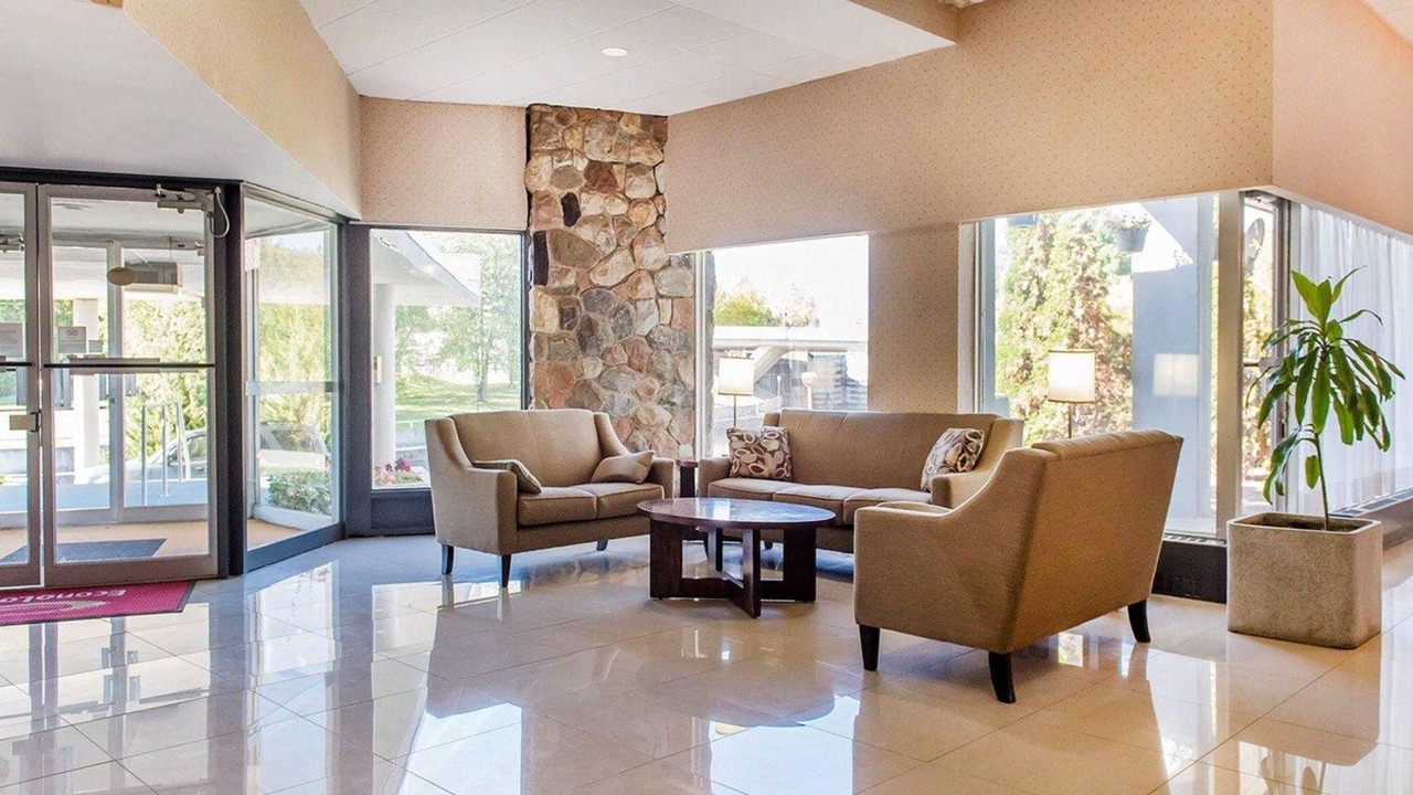 Photo of Livingroom in Smiths Falls
