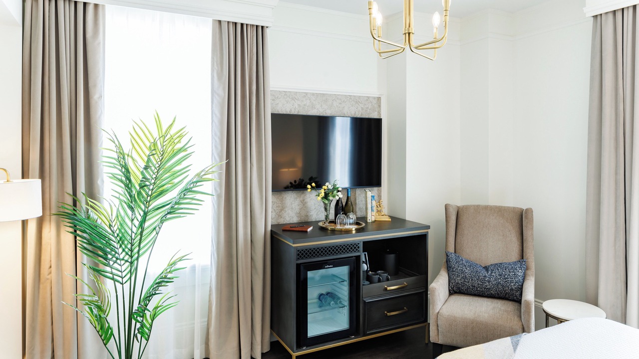 Photo of Bedroom in Queens Square