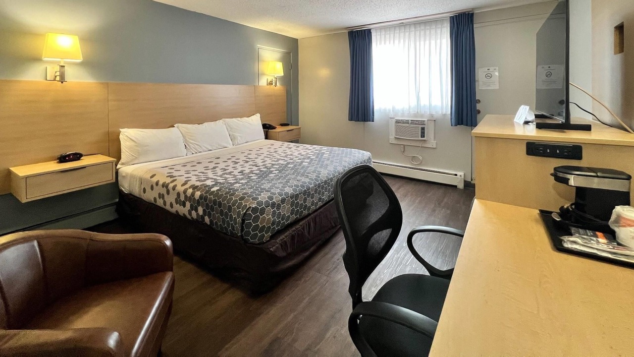 Photo of Bedroom in Banff Trail