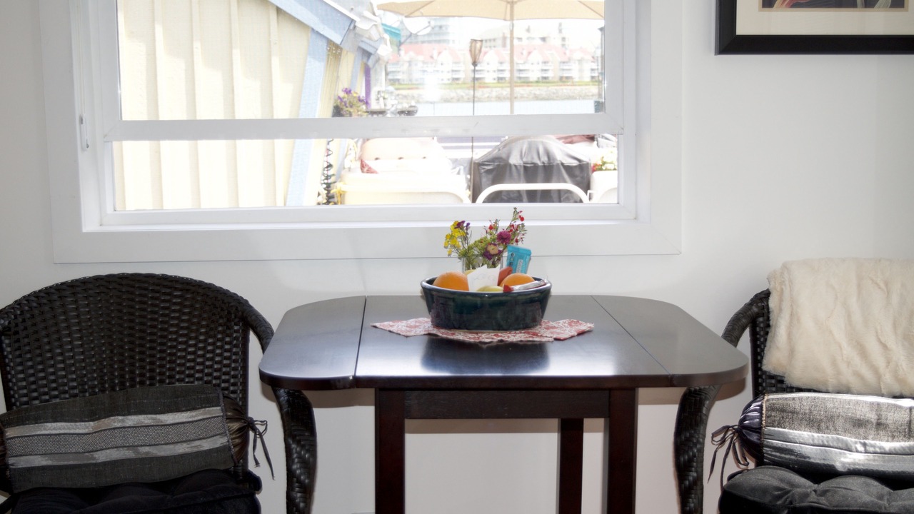 Photo of Livingroom in James Bay