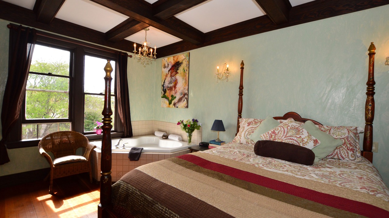 Photo of Bedroom in James Bay