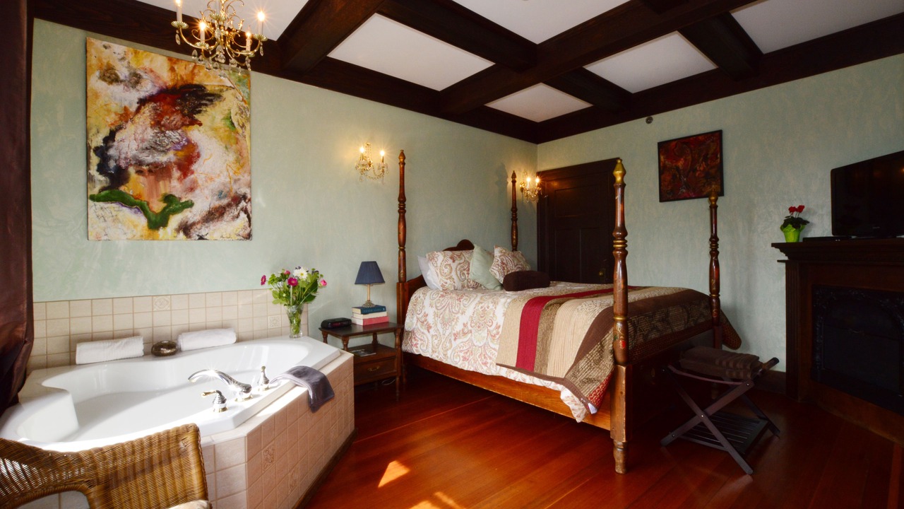 Photo of Bedroom in James Bay
