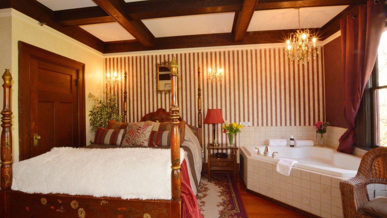 Photo of Bedroom in James Bay