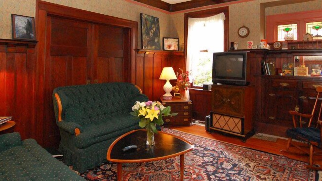 Photo of Livingroom in James Bay