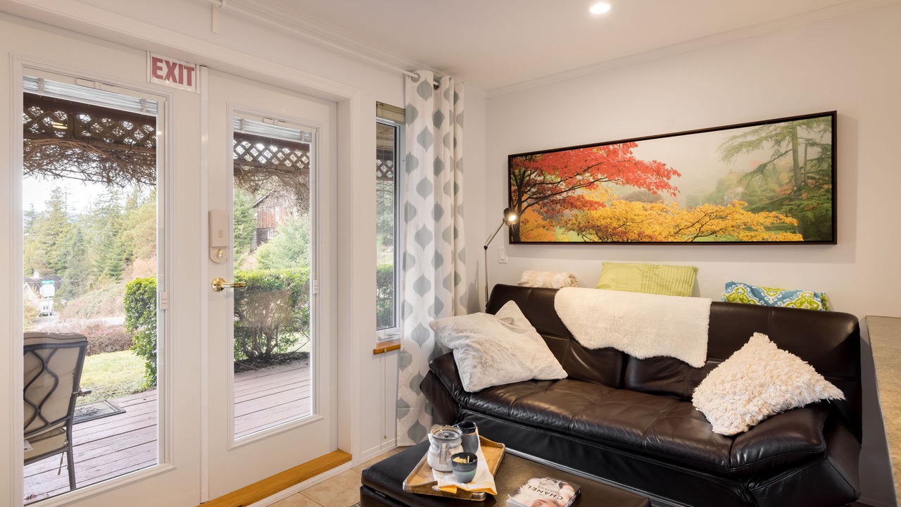 Photo of Livingroom in Madeira Park