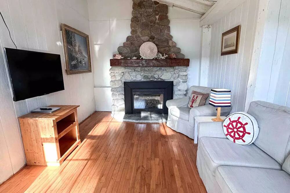 Photo of Livingroom in Boutiliers Point