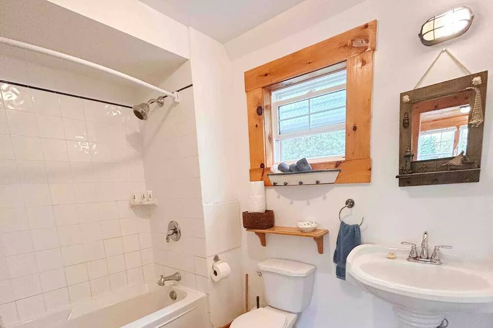 Photo of Bathroom in Boutiliers Point