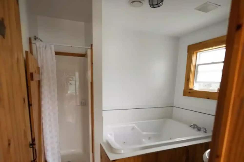 Photo of Bathroom in Boutiliers Point