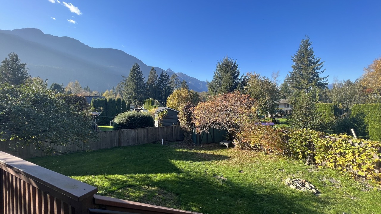 Photo of Outdoor in Brackendale