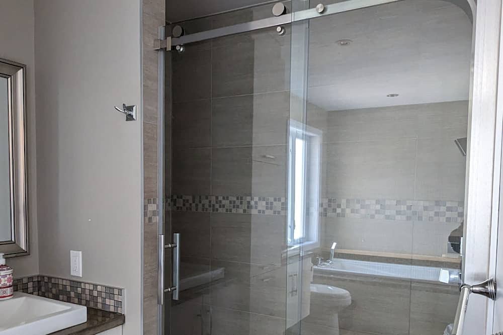 Photo of Bathroom in Laval