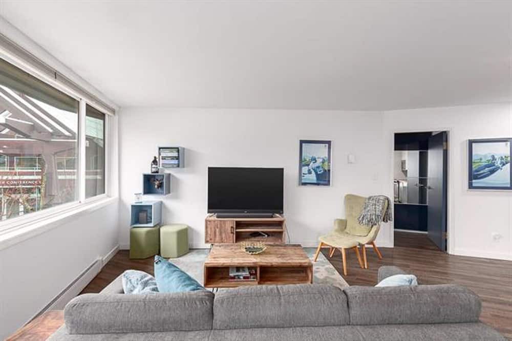Photo of Livingroom in Whistler Cay Heights