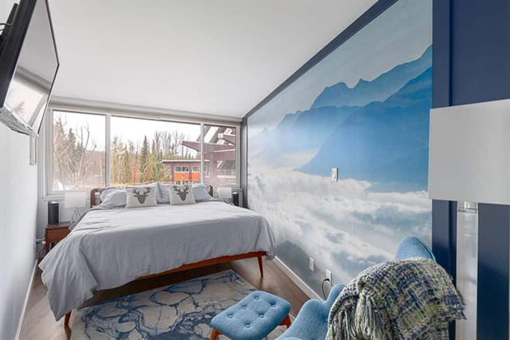 Photo of Bedroom in Whistler Cay Heights