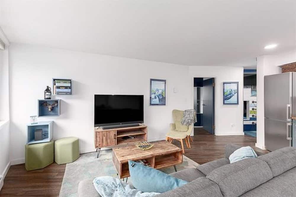 Photo of Livingroom in Whistler Cay Heights