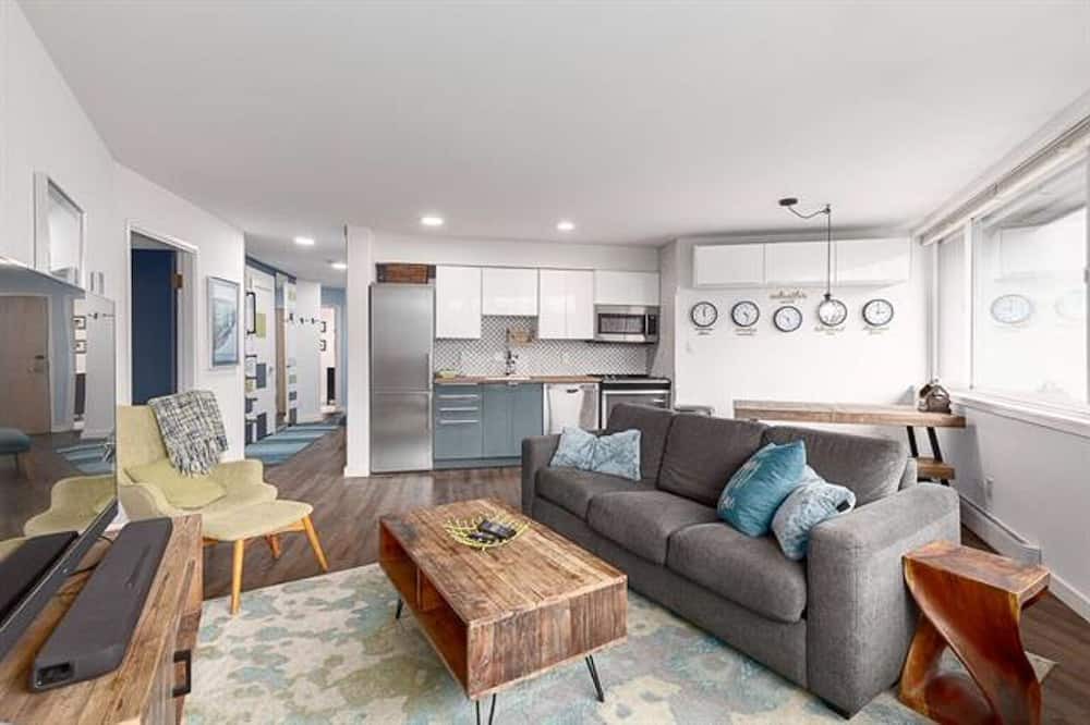 Photo of Livingroom in Whistler Cay Heights