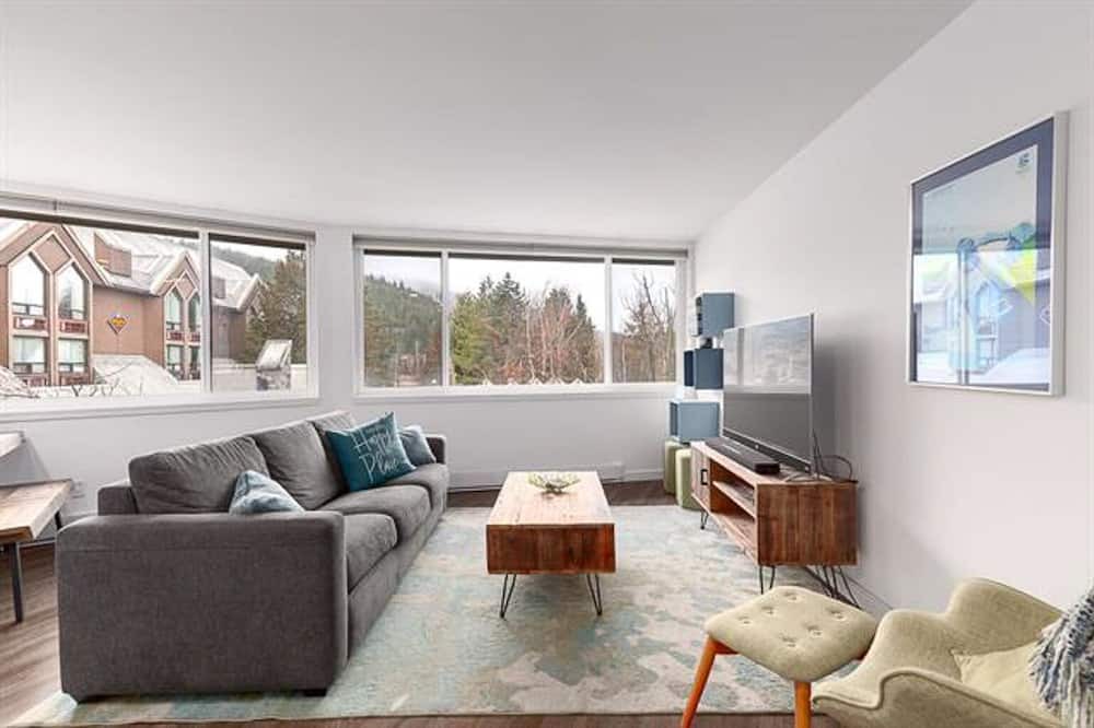 Photo of Livingroom in Whistler Cay Heights