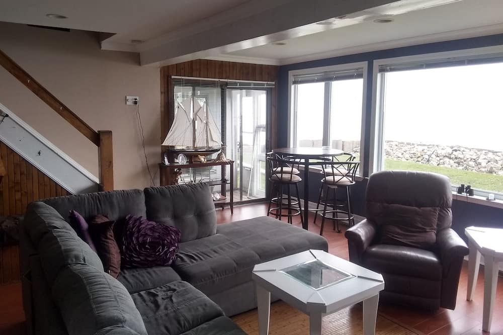 Photo of Livingroom in Amherstburg