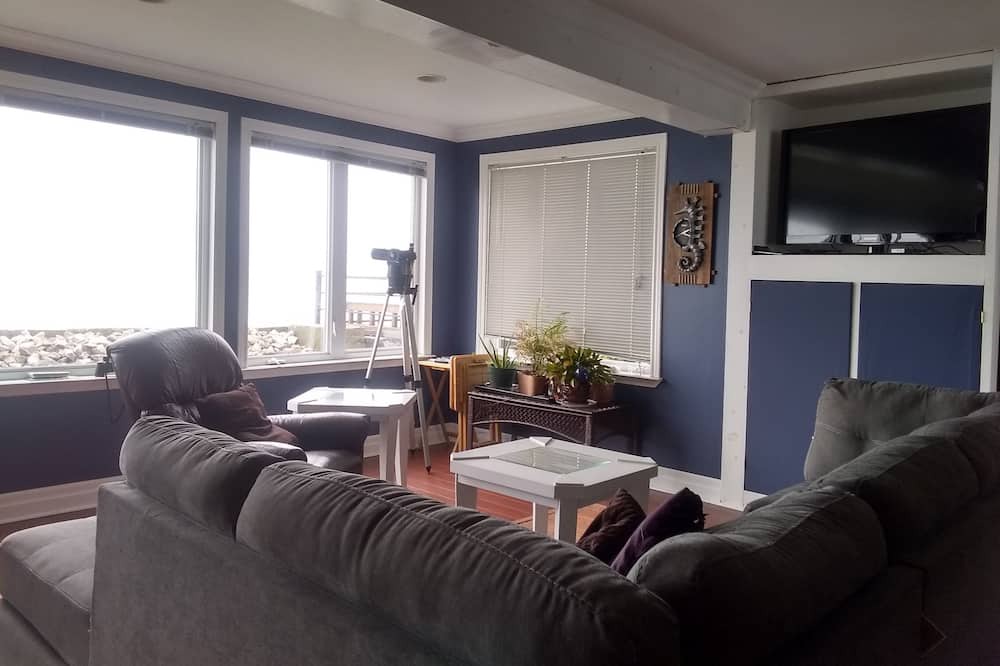 Photo of Livingroom in Amherstburg
