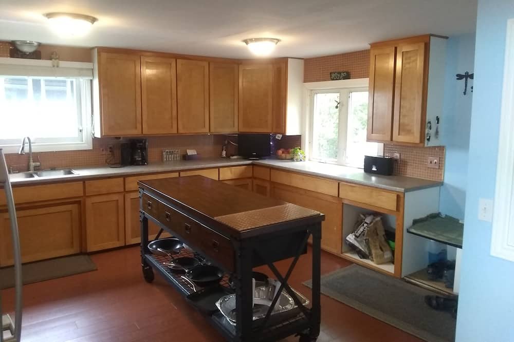 Photo of Kitchen in Amherstburg
