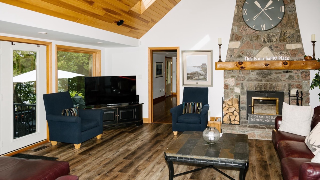 Photo of Livingroom in Haliburton