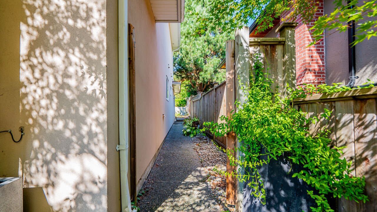 Photo of Outdoor in Central Lonsdale