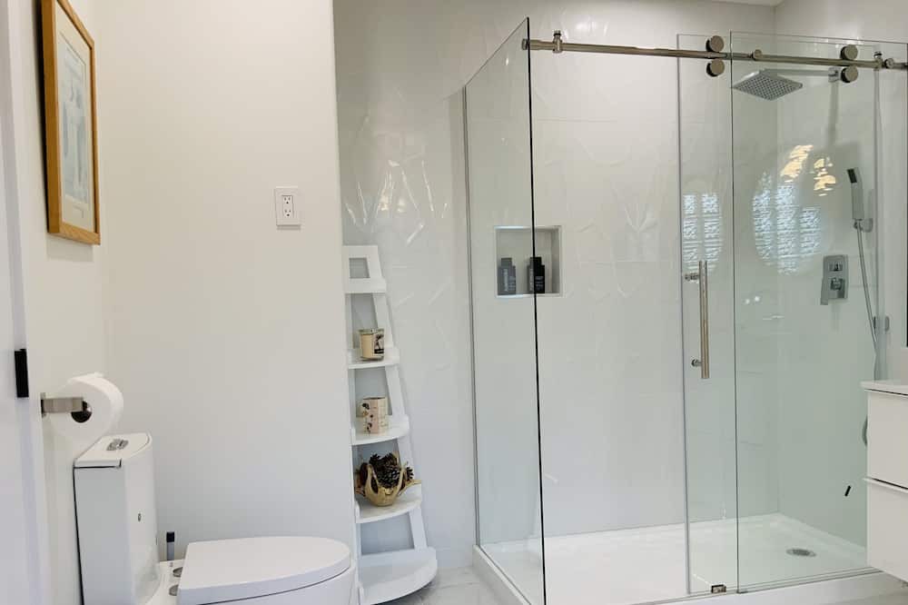 Photo of Bathroom in West Porpoise Bay