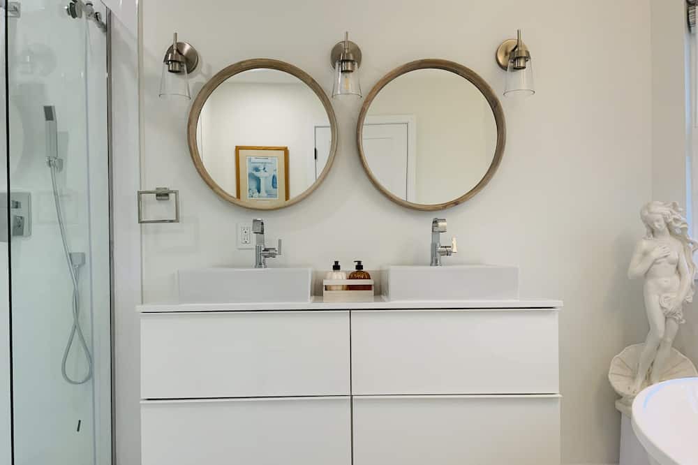 Photo of Bathroom in West Porpoise Bay