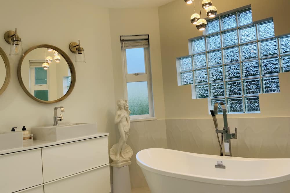 Photo of Bathroom in West Porpoise Bay