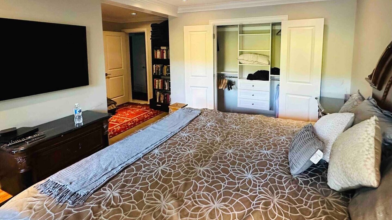 Photo of Bedroom in District of North Vancouver