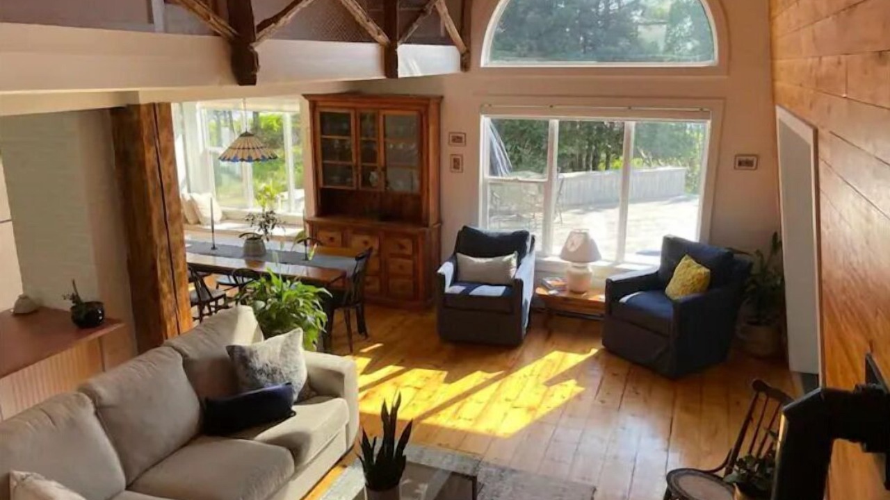 Photo of Livingroom in Canoe Cove
