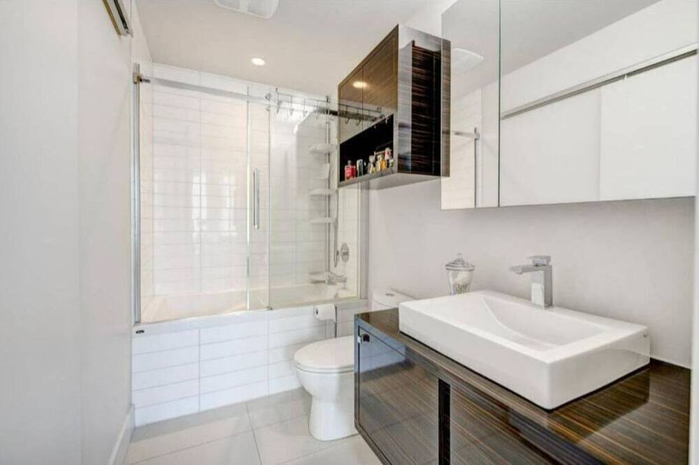 Photo of Bathroom in Griffintown