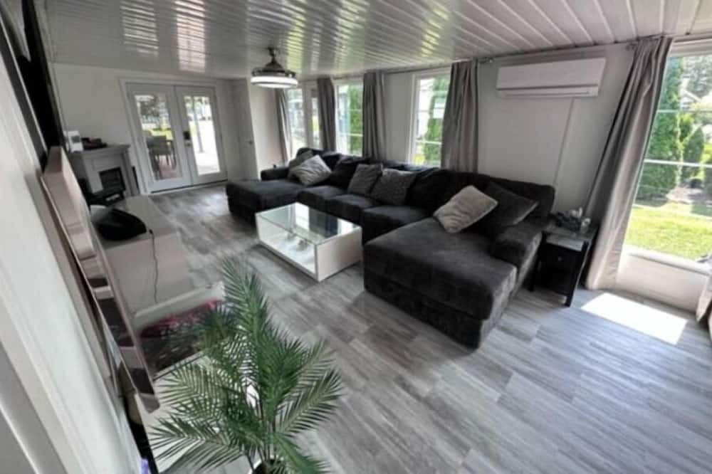 Photo of Livingroom in Sherkston