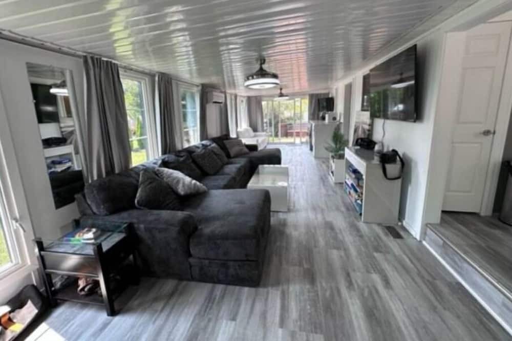 Photo of Livingroom in Sherkston