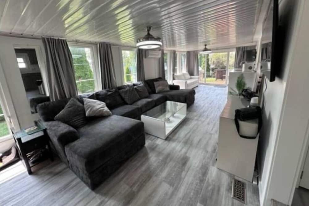 Photo of Livingroom in Sherkston