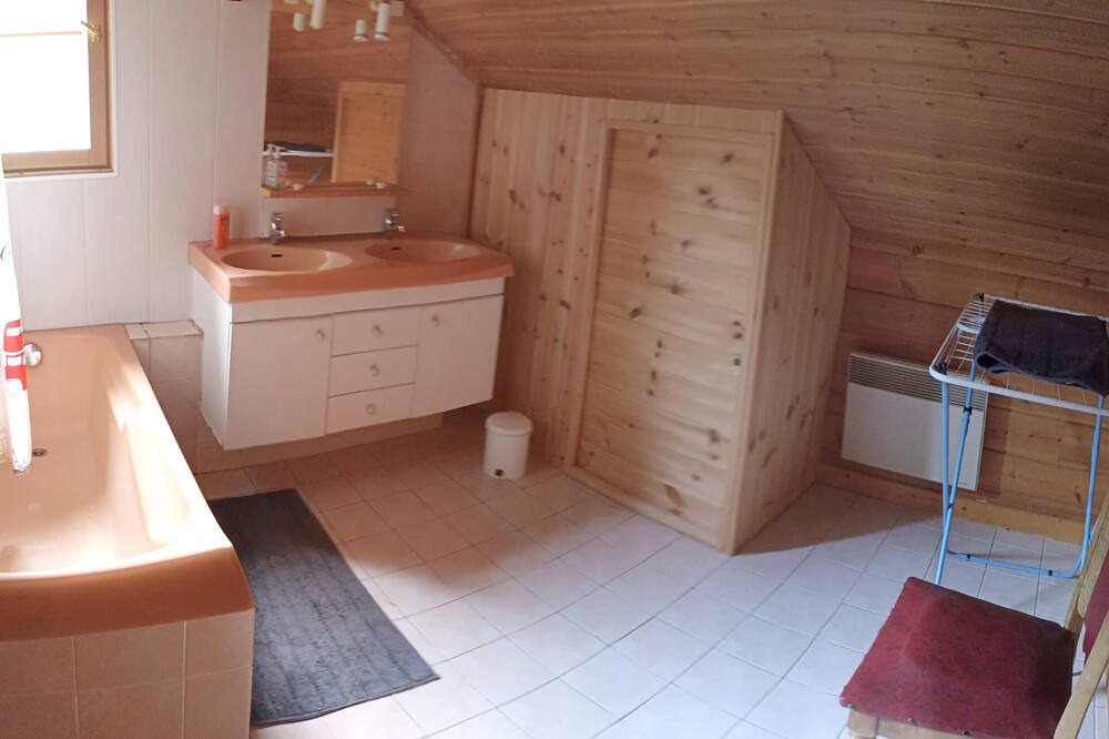 Photo of Bathroom in Les Chapelles