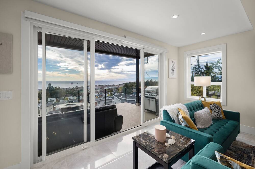 Photo of Livingroom in Colwood