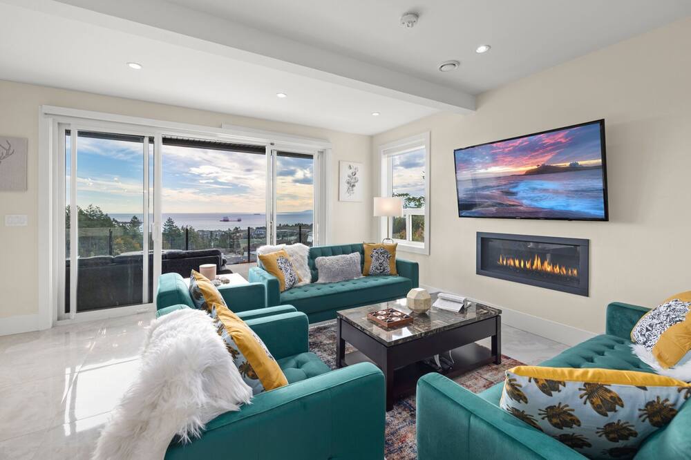 Photo of Livingroom in Colwood