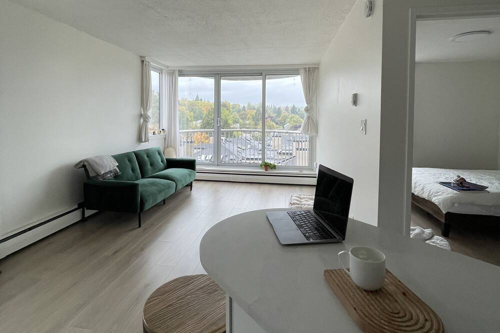 Photo of Livingroom in West Point Grey