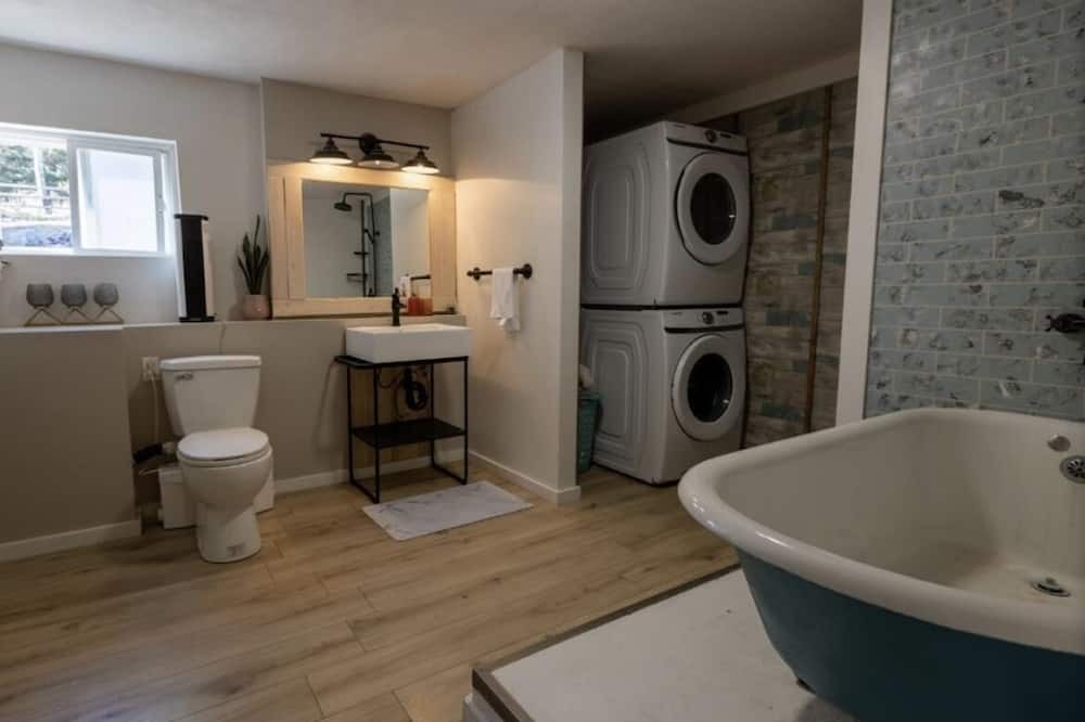 Photo of Bathroom in Merritt