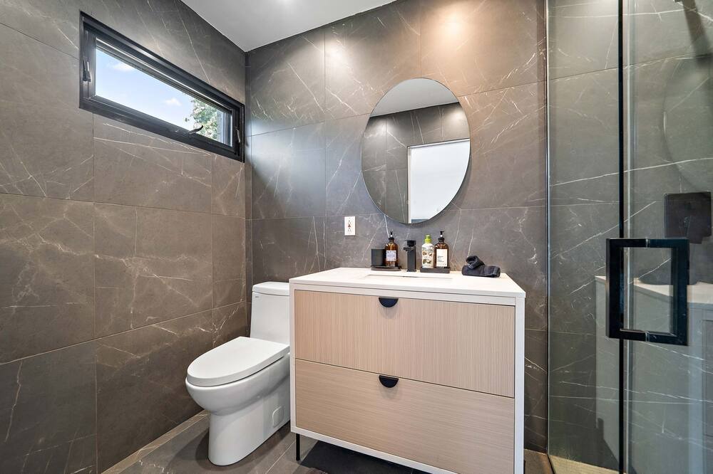 Photo of Bathroom in Cote-Saint-Luc