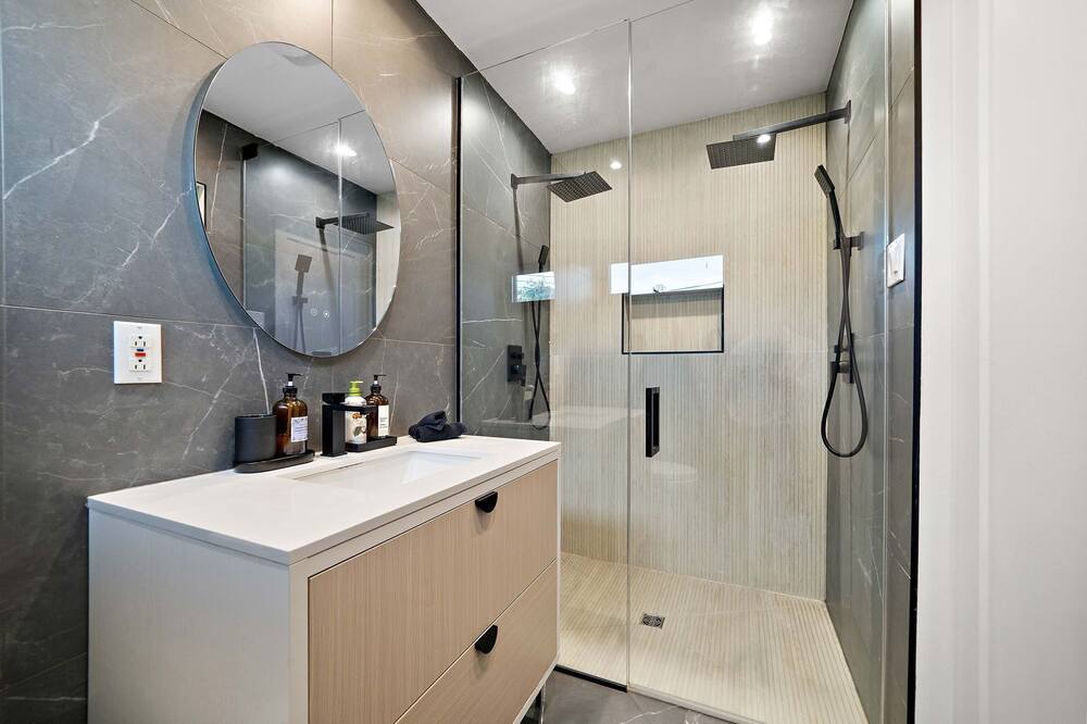 Photo of Bathroom in Cote-Saint-Luc