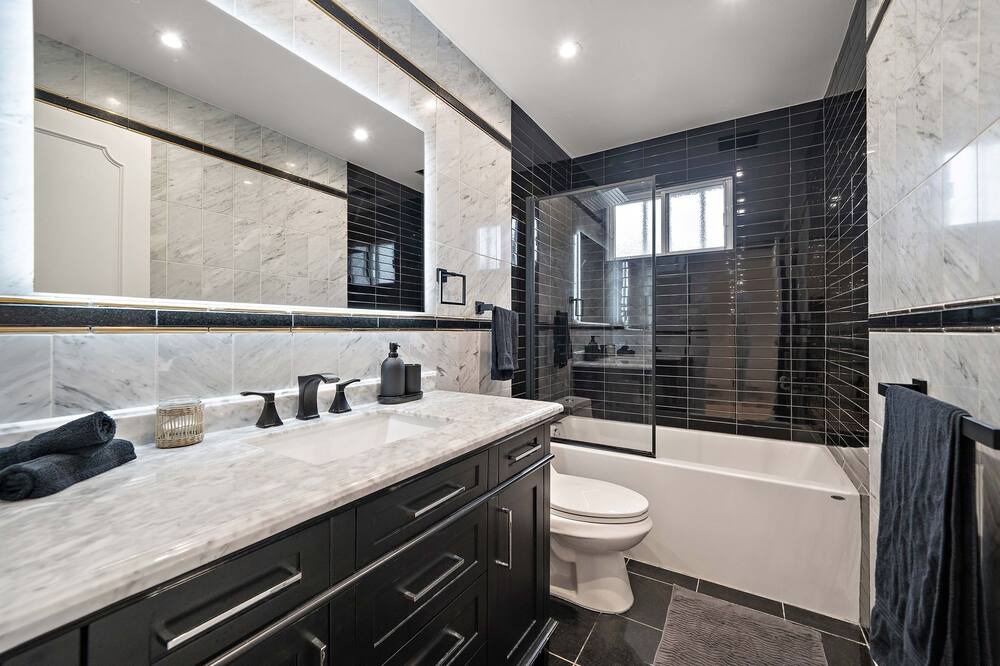 Photo of Bathroom in Cote-Saint-Luc