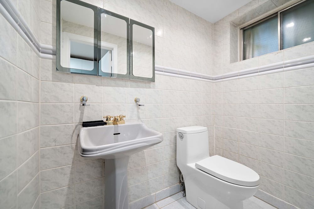 Photo of Bedroom in Cote-Saint-Luc