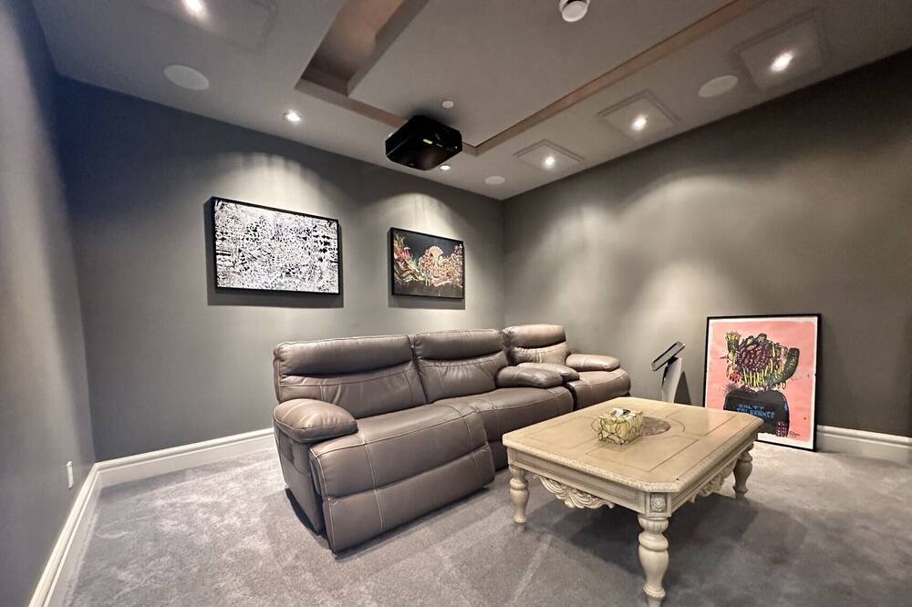 Photo of Livingroom in Arbutus Ridge