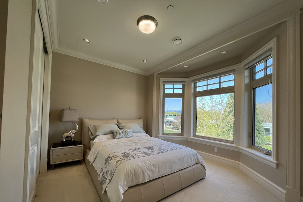 Photo of Bedroom in Arbutus Ridge