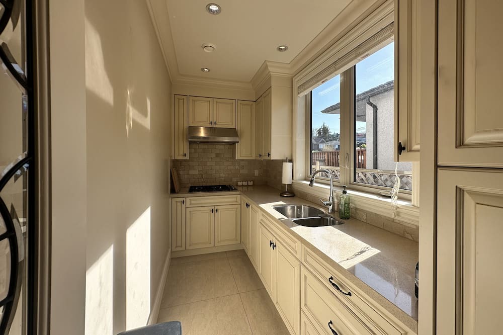 Photo of Kitchen in Arbutus Ridge