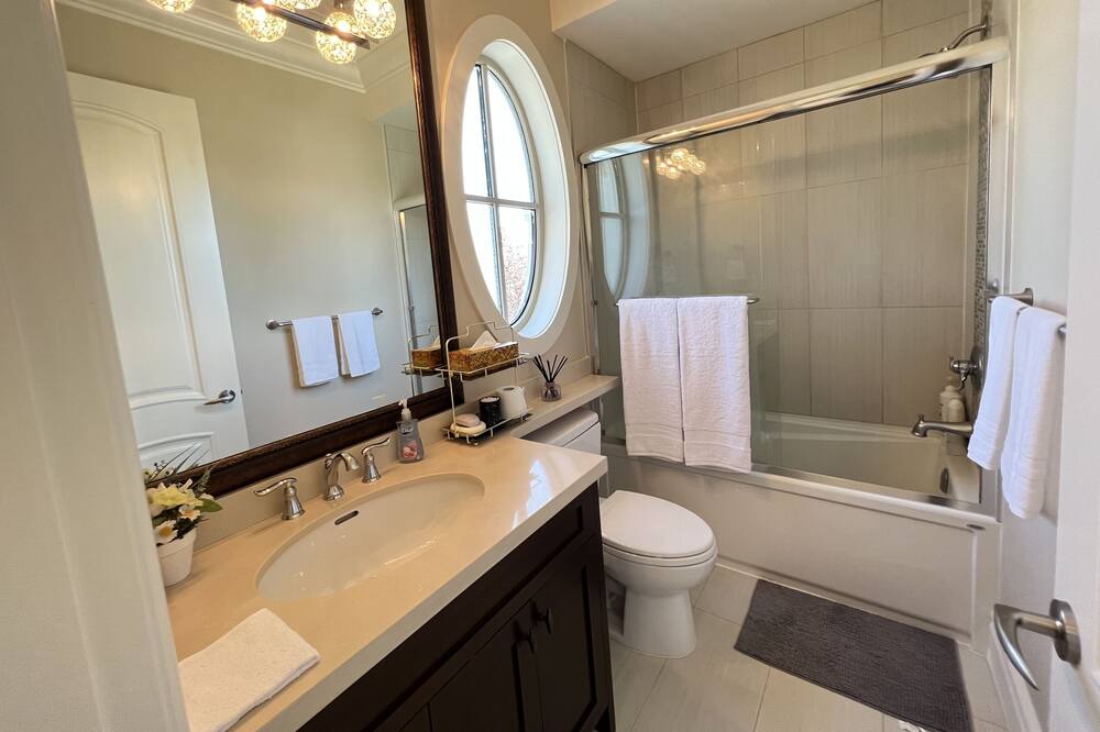 Photo of Bathroom in Arbutus Ridge
