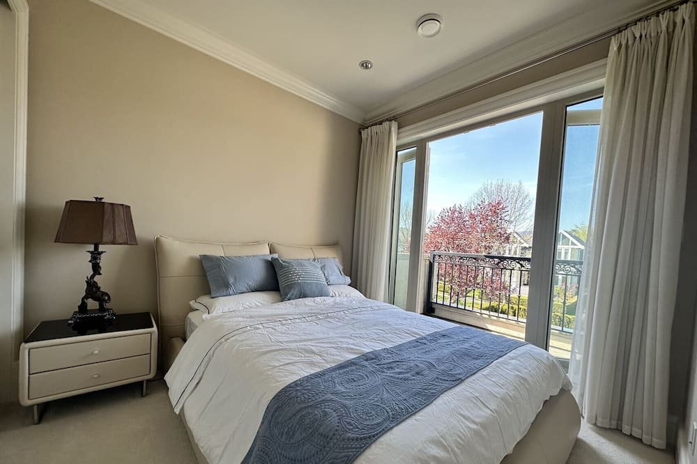 Photo of Bedroom in Arbutus Ridge