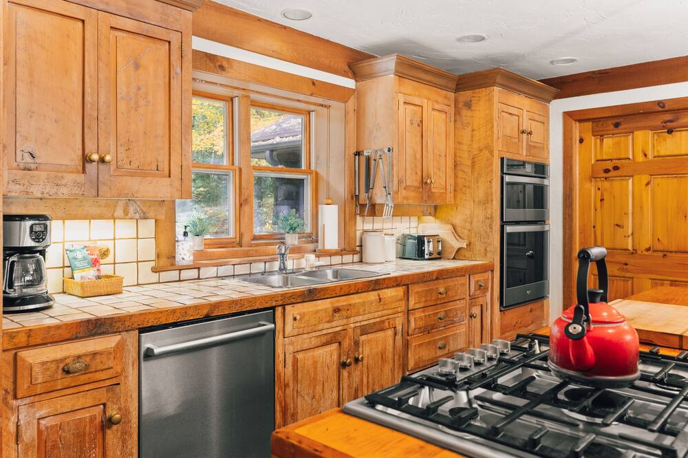 Photo of Kitchen in Dysart et al
