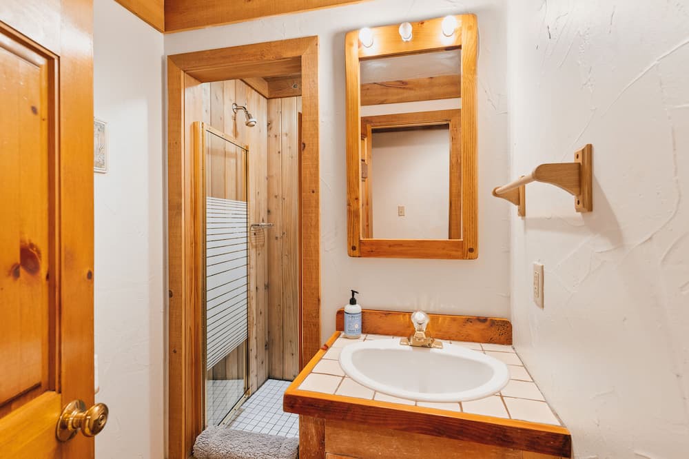 Photo of Bathroom in Dysart et al