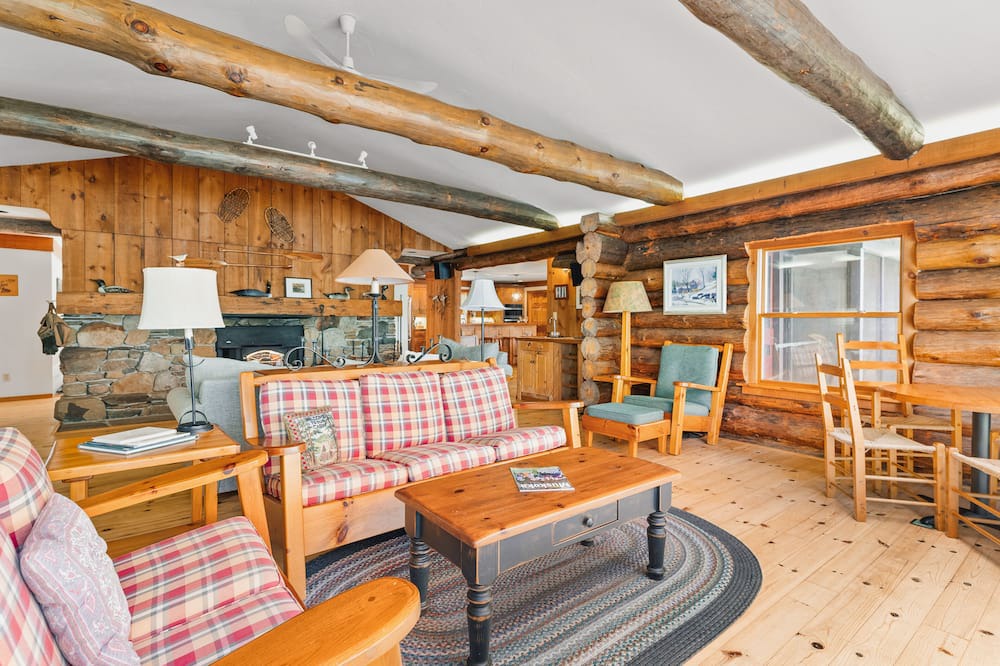 Photo of Livingroom in Dysart et al